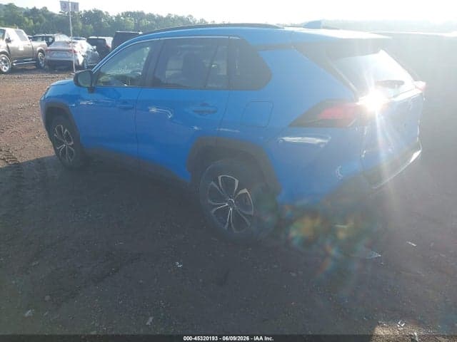 2021 TOYOTA RAV4 LE 3