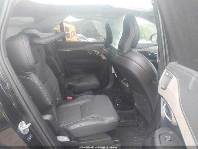 2024 VOLVO XC90 B6 8