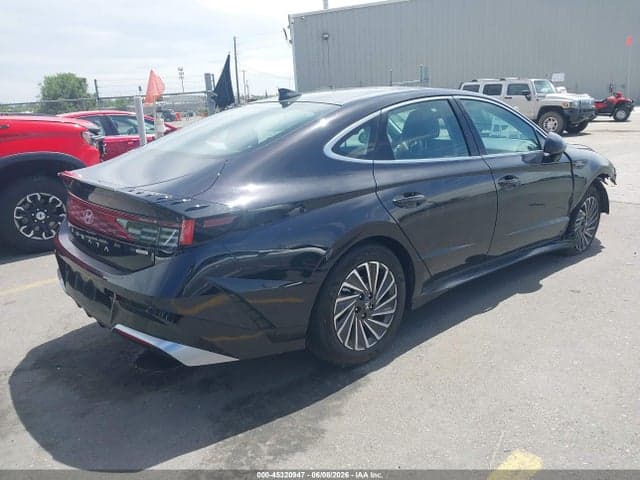 2025 HYUNDAI SONATA HYBRID LIMITED 4