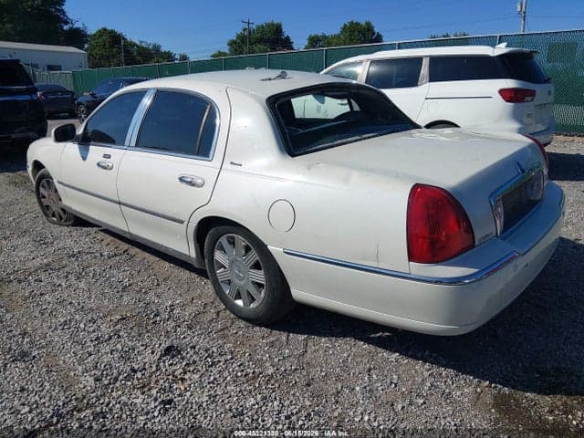 2004 LINCOLN TOWN CAR 3