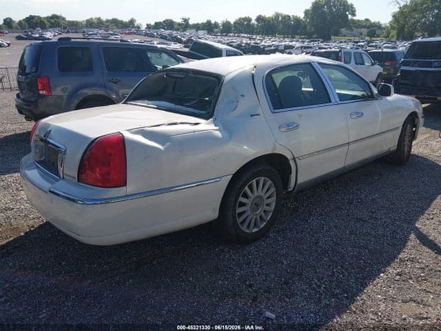 2004 LINCOLN TOWN CAR 4