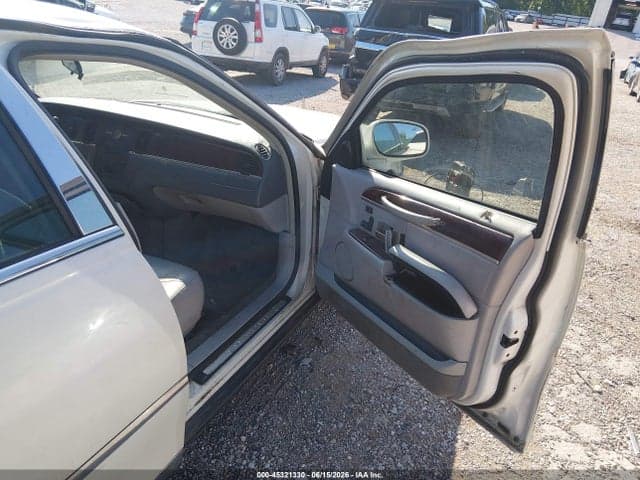 2004 LINCOLN TOWN CAR 5