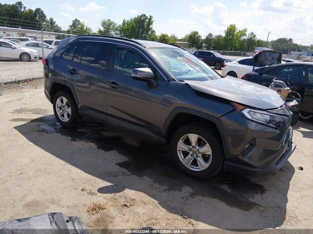 2021 TOYOTA RAV4 XLE 1
