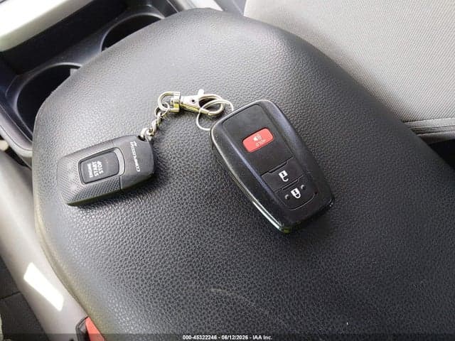2021 TOYOTA RAV4 XLE 11