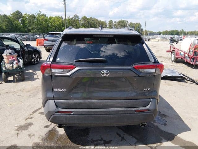 2021 TOYOTA RAV4 XLE 16