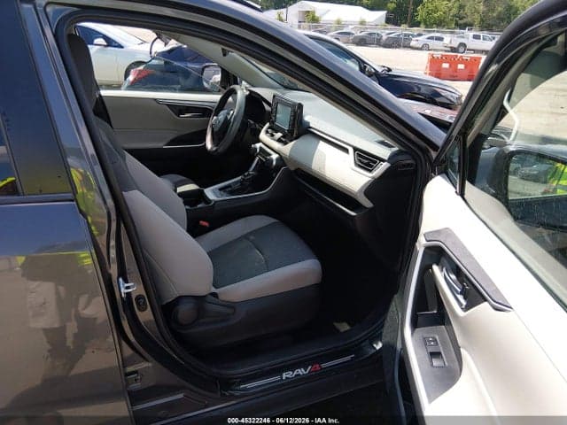 2021 TOYOTA RAV4 XLE 5