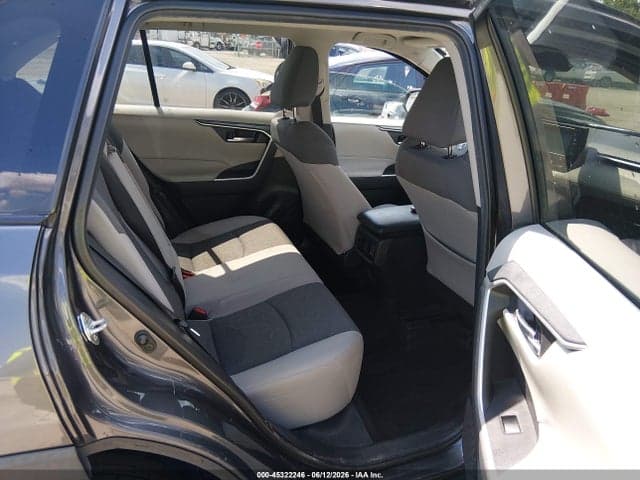 2021 TOYOTA RAV4 XLE 8