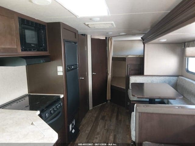 2017 FOREST RIVER GREY WOLF 8