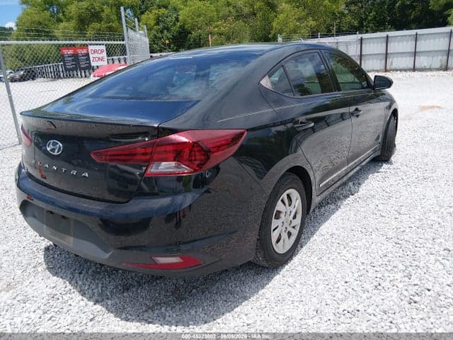 2020 HYUNDAI ELANTRA SE 4