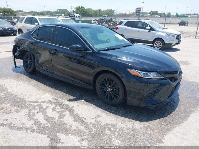 2018 TOYOTA CAMRY SE - 1