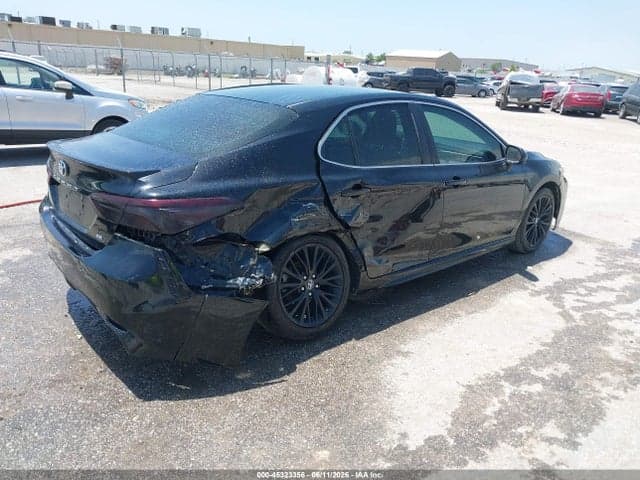 2018 TOYOTA CAMRY SE 4
