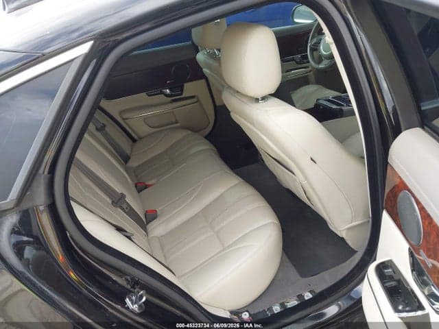 2013 JAGUAR XJ 8