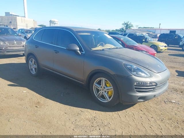2013 PORSCHE CAYENNE S 1