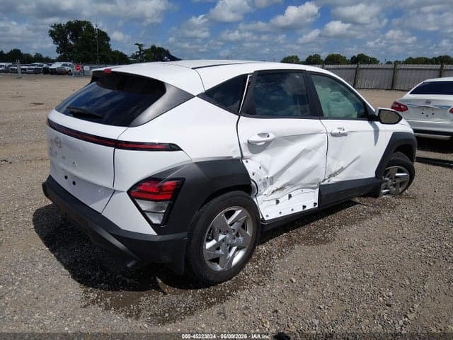 2025 HYUNDAI KONA SE 4