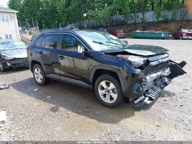 2021 TOYOTA RAV4 XLE 1
