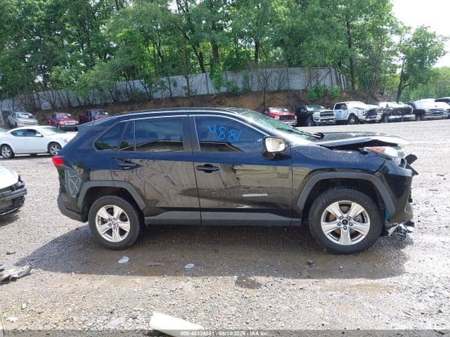 2021 TOYOTA RAV4 XLE 13