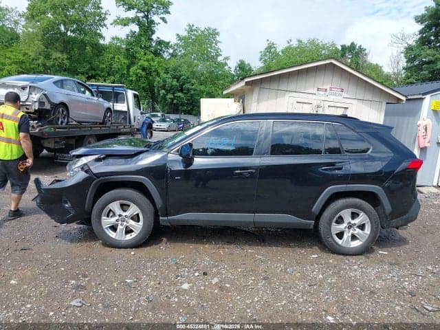 2021 TOYOTA RAV4 XLE 14