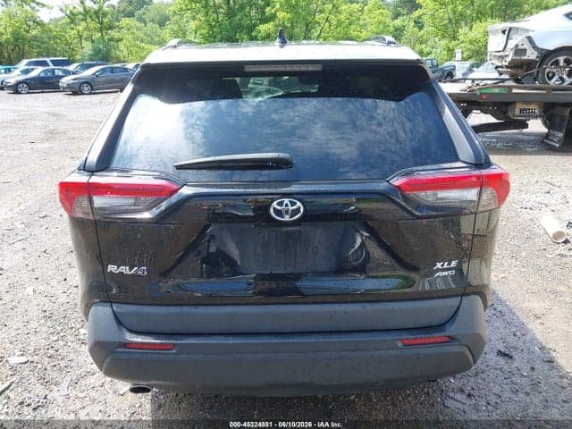 2021 TOYOTA RAV4 XLE 16