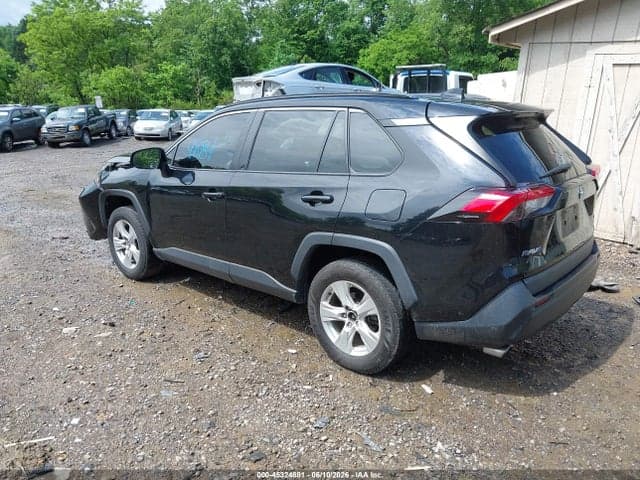 2021 TOYOTA RAV4 XLE 3