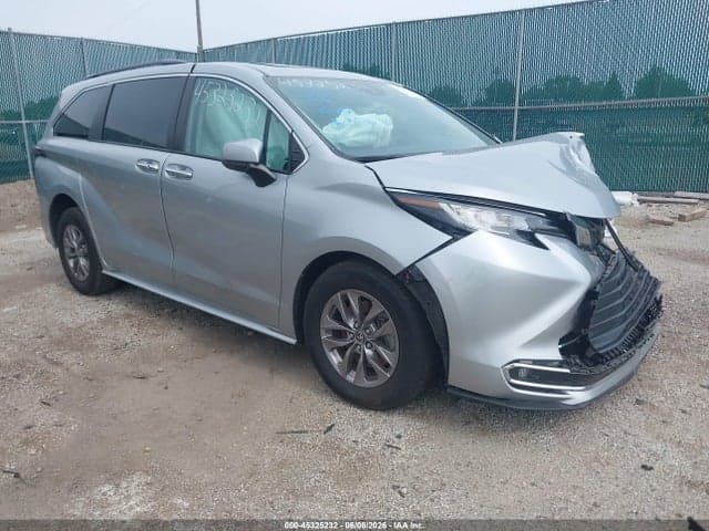 2023 TOYOTA SIENNA XLE - 1