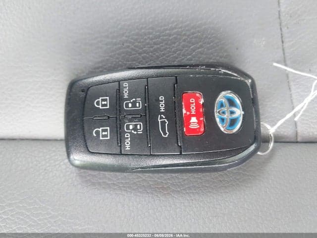 2023 TOYOTA SIENNA XLE 11
