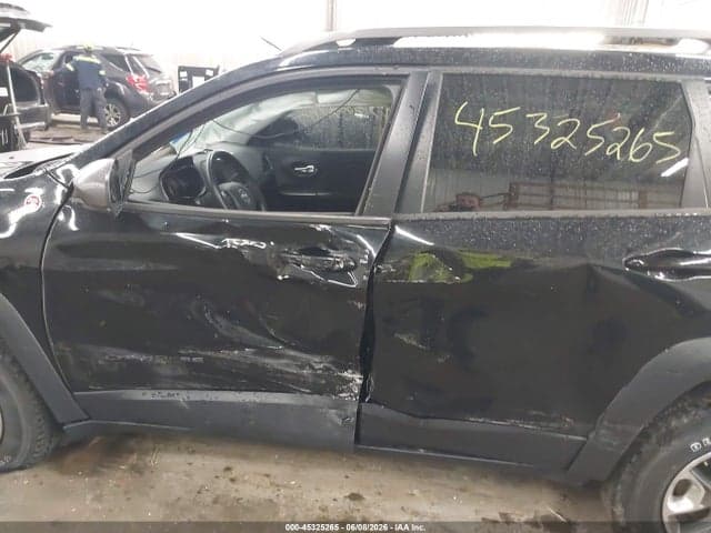 2019 JEEP CHEROKEE TRAILHAWK 4X4 6