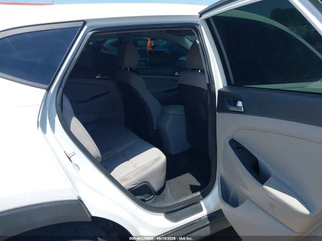 2020 HYUNDAI TUCSON SE 8