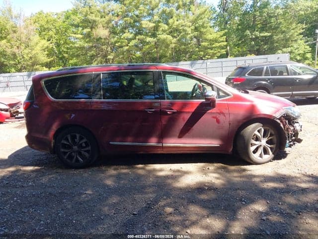 2019 CHRYSLER PACIFICA LIMITED 14