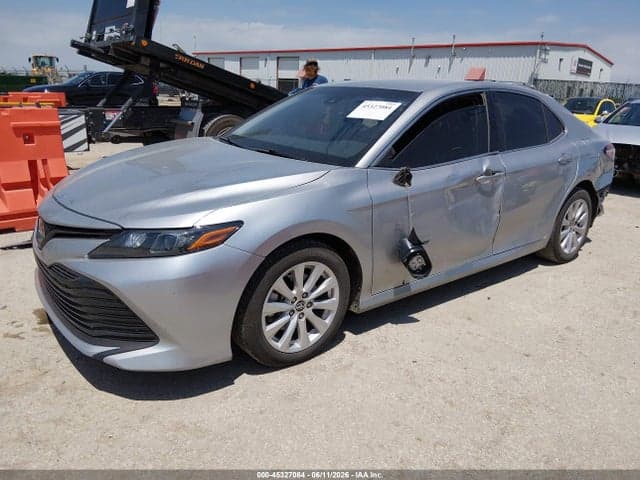 2018 TOYOTA CAMRY LE 2