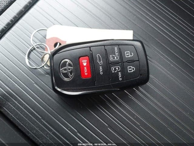 2026 TOYOTA SIENNA XLE 11