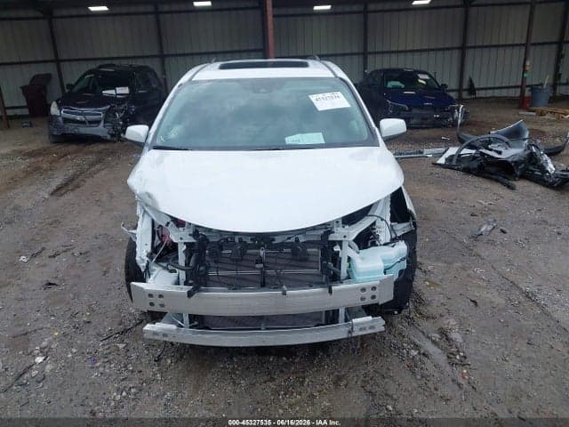 2026 TOYOTA SIENNA XLE 13