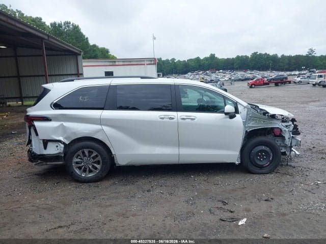 2026 TOYOTA SIENNA XLE 14