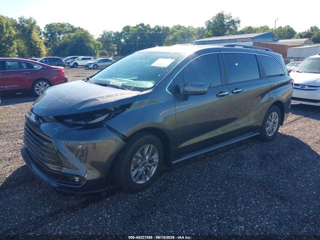 2025 TOYOTA SIENNA XLE 2