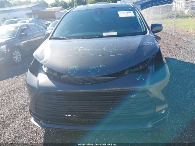 2025 TOYOTA SIENNA XLE 6