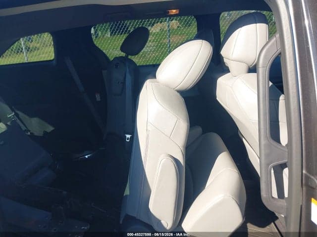 2025 TOYOTA SIENNA XLE 8