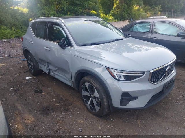 2025 VOLVO XC40 B5 CORE BRIGHT THEME 1