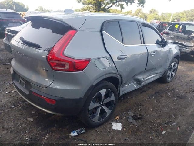 2025 VOLVO XC40 B5 CORE BRIGHT THEME 4