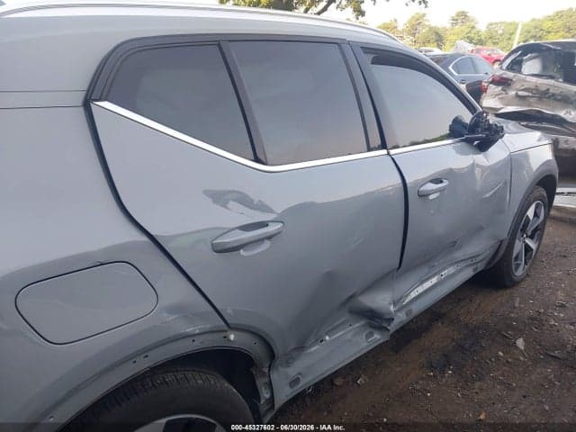 2025 VOLVO XC40 B5 CORE BRIGHT THEME 6