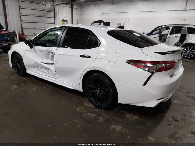 2019 TOYOTA CAMRY SE 4