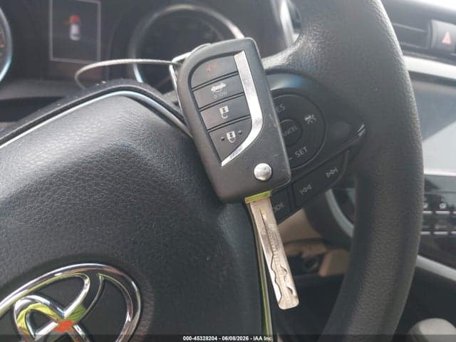 2018 TOYOTA CAMRY LE 11