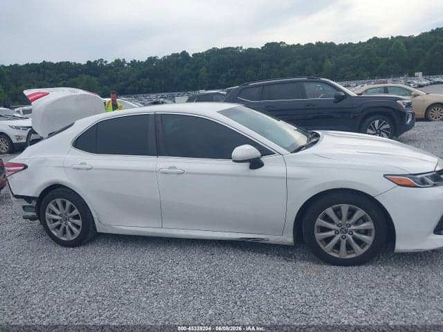 2018 TOYOTA CAMRY LE 14