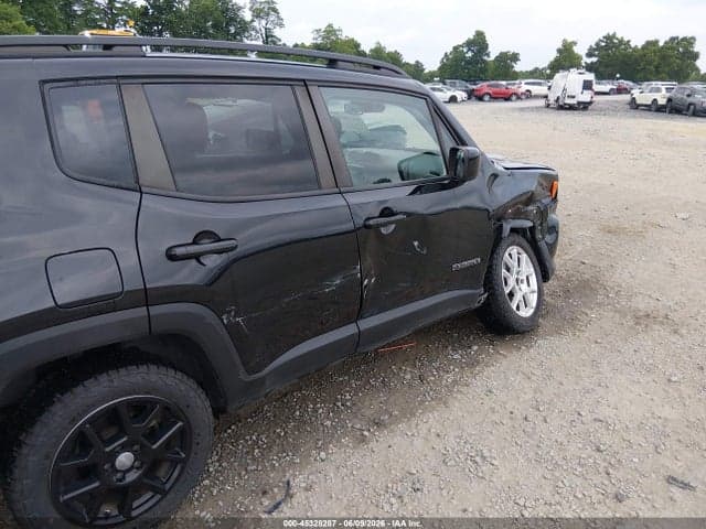 2019 JEEP RENEGADE LATITUDE 4X4 18