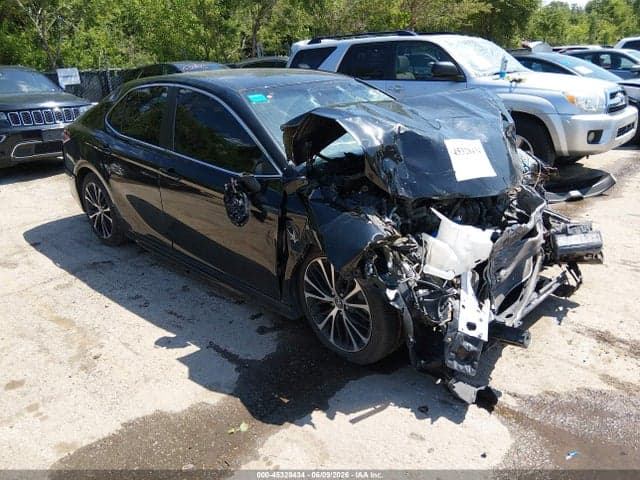 2020 TOYOTA CAMRY SE 1