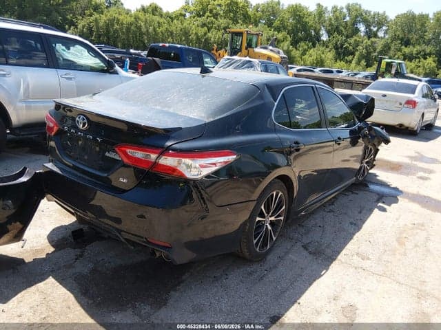 2020 TOYOTA CAMRY SE 4