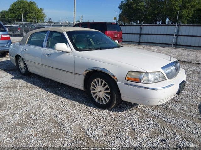 2003 LINCOLN TOWN CAR 1