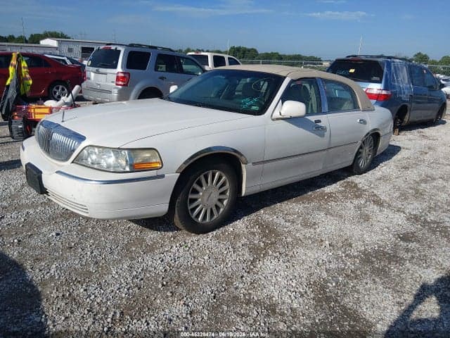 2003 LINCOLN TOWN CAR 2