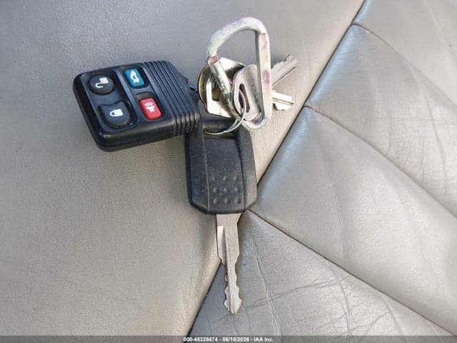 2003 LINCOLN TOWN CAR 11