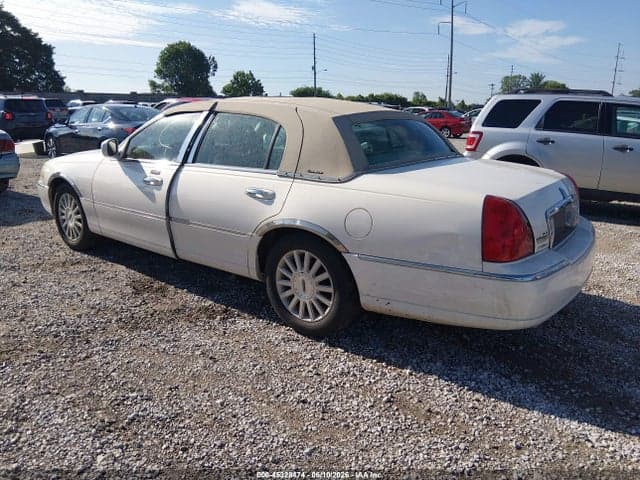 2003 LINCOLN TOWN CAR 3