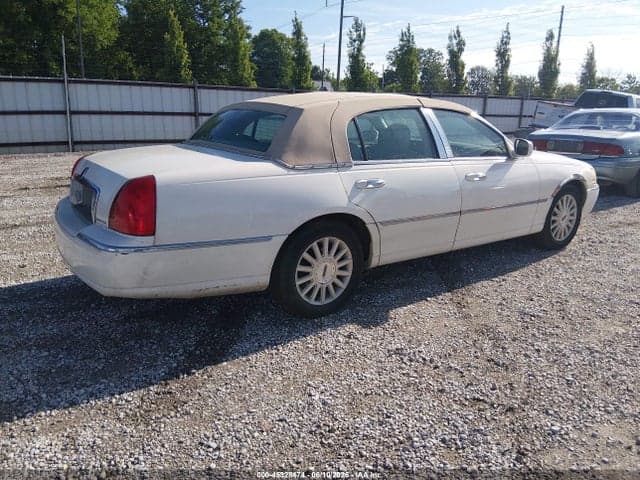 2003 LINCOLN TOWN CAR 4