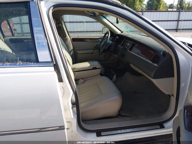 2003 LINCOLN TOWN CAR 5